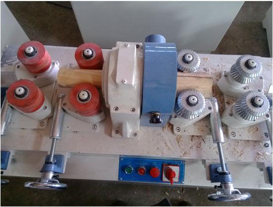 Il legno della maniglia della pala lavora la falegnameria al tornio dei set di strumenti per la macchina cilindrica 2
