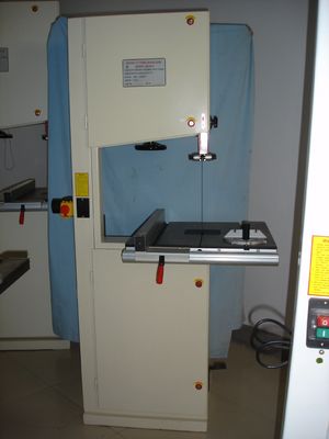 Strumenti di lavorazione del legno verticali su misura di stile della tagliatrice della lama a nastro di colore