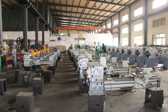 Tornio eccellente del metallo di monofase di rigidità di dovere di Heavey del tornio del metallo di CNC C6251