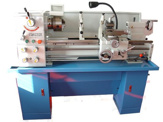 Tornio ad alta velocità di precisione del metallo di vibrazione del tornio del metallo di CNC di Cq6232e anti